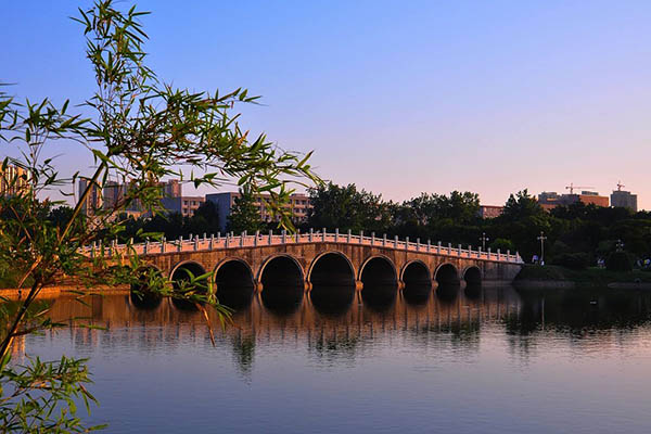 中南财经政法大学校园风景