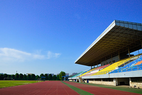 武汉工程大学田径场