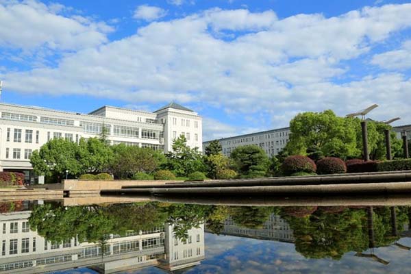 浙江中医药大学校园风景