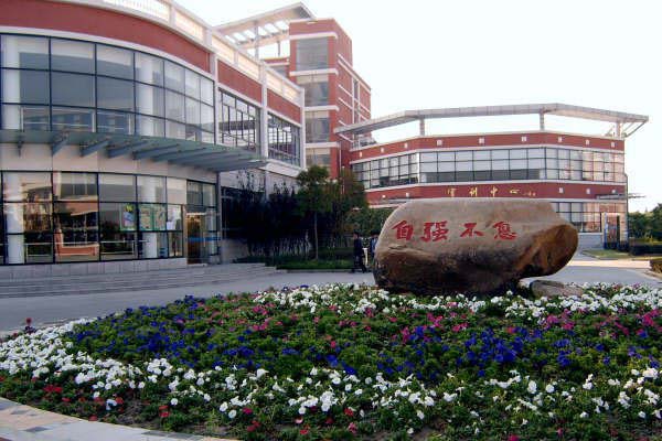 上海大学巴士汽车学院